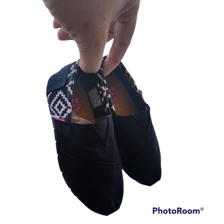 Slip on Wk anak Tribal Hitam