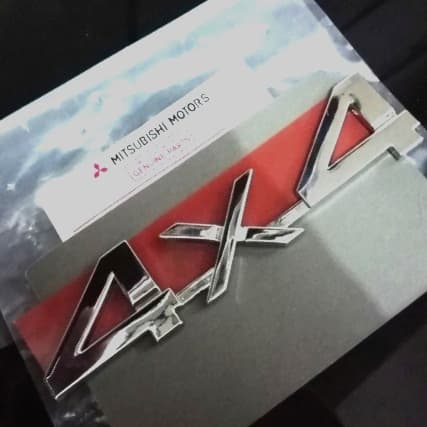 emblem 4x4 pajero sport / strada triton