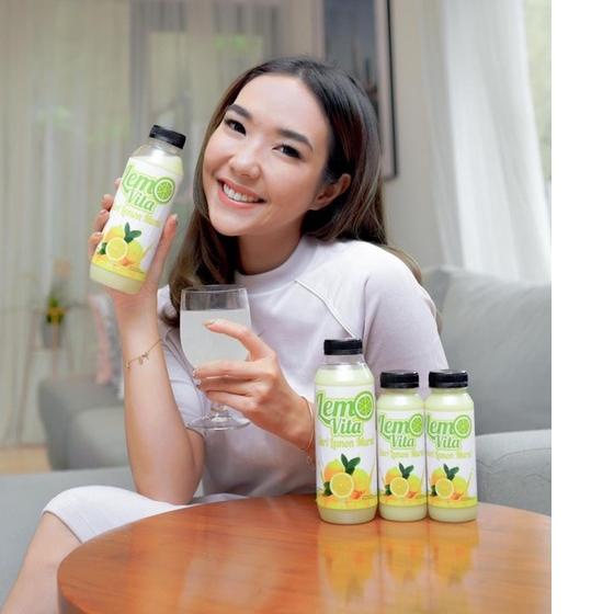 

ヲ PAKET 2x500ml (1 LITER) SARI LEMON LEMOVITA 500ml LEMON JUICE BPOM ㅅ