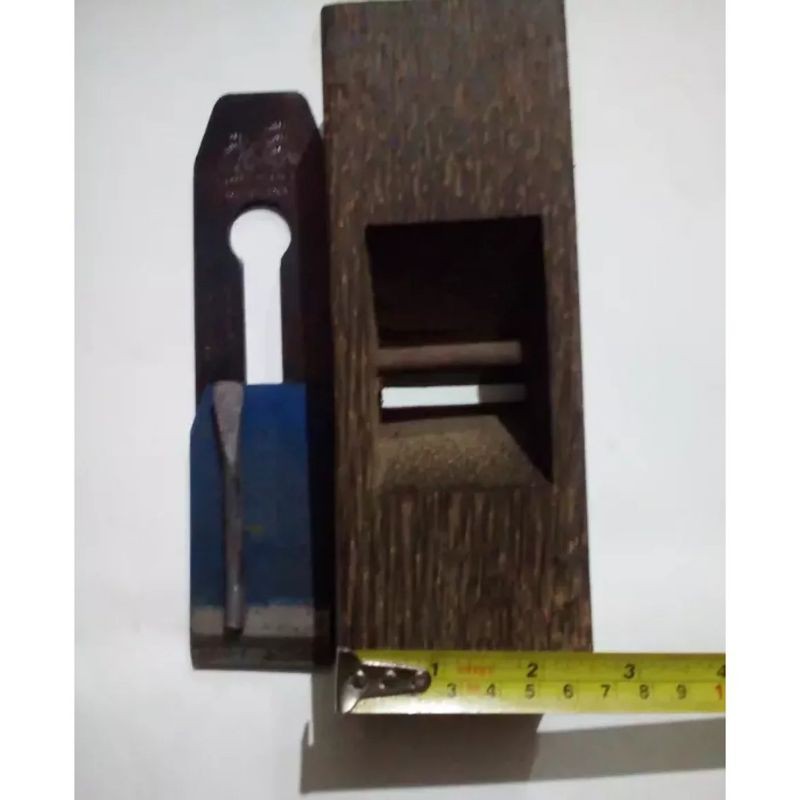 Ketam atau Serut Kayu Manual