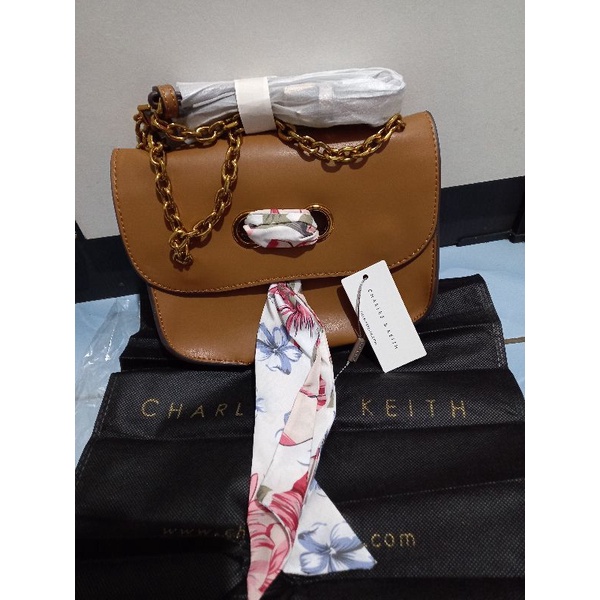 tas charles n keith