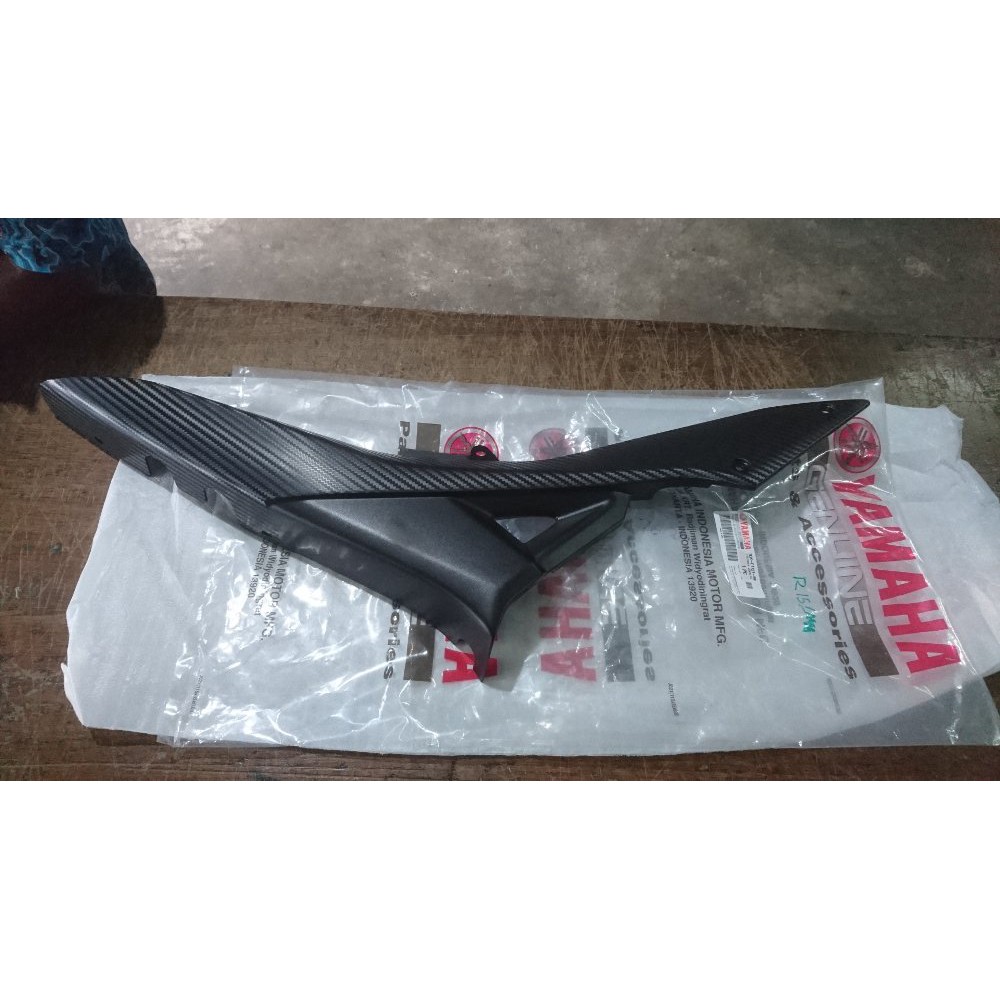 cover body samping tengah r15 v2 lama ori
