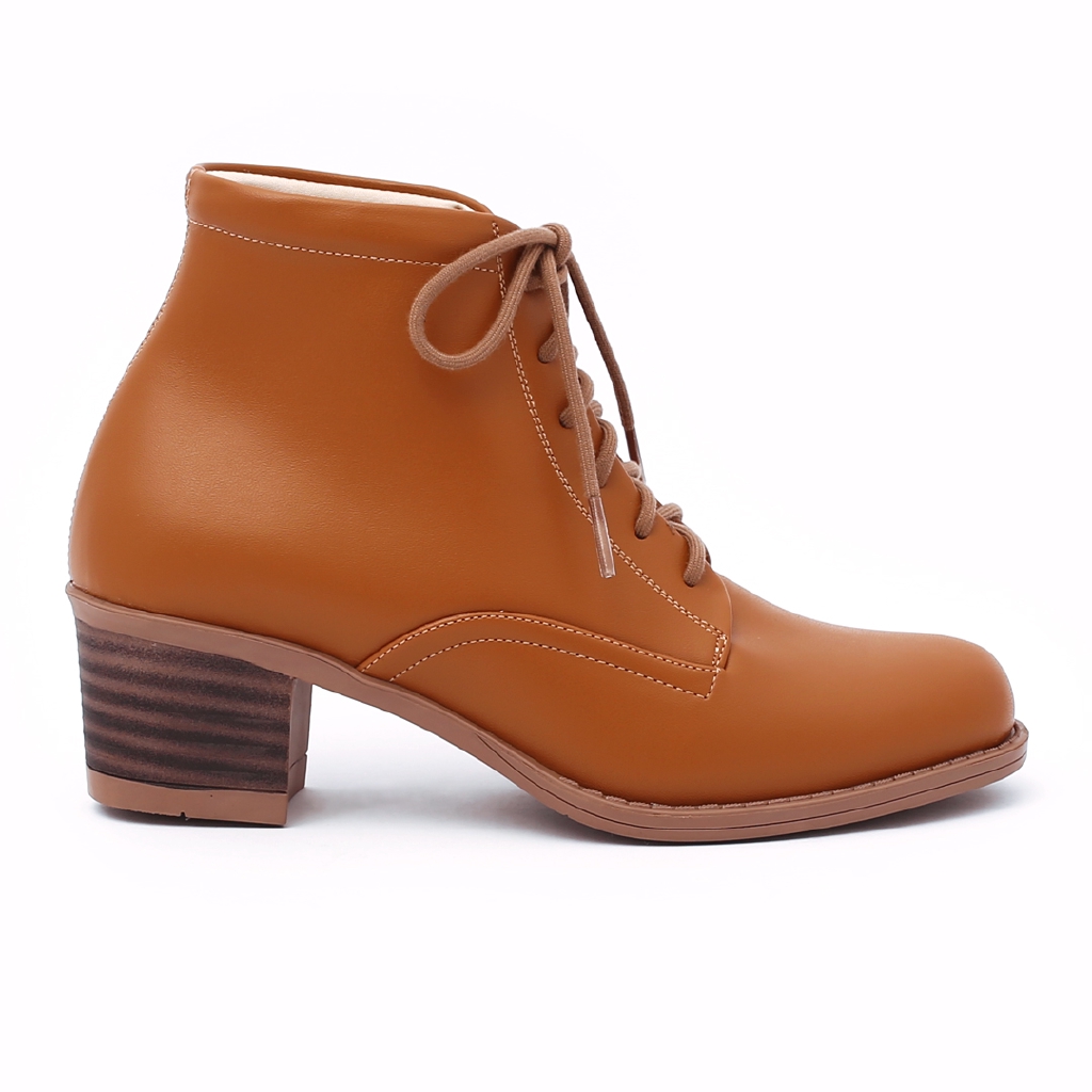 KHK by Khakikakiku Beverly Boots Brown