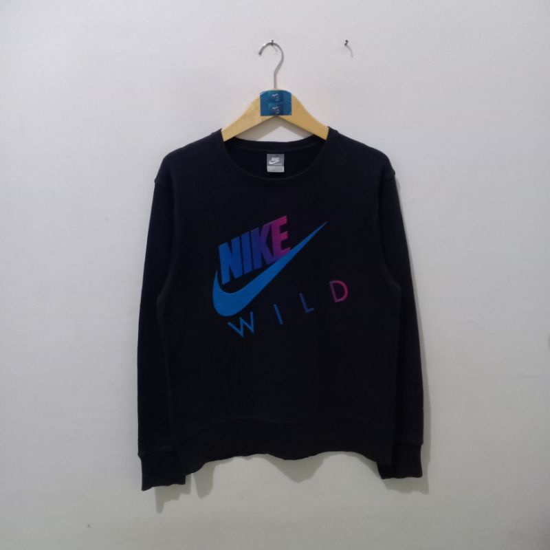 crewneck nike wild embos rainbow logo