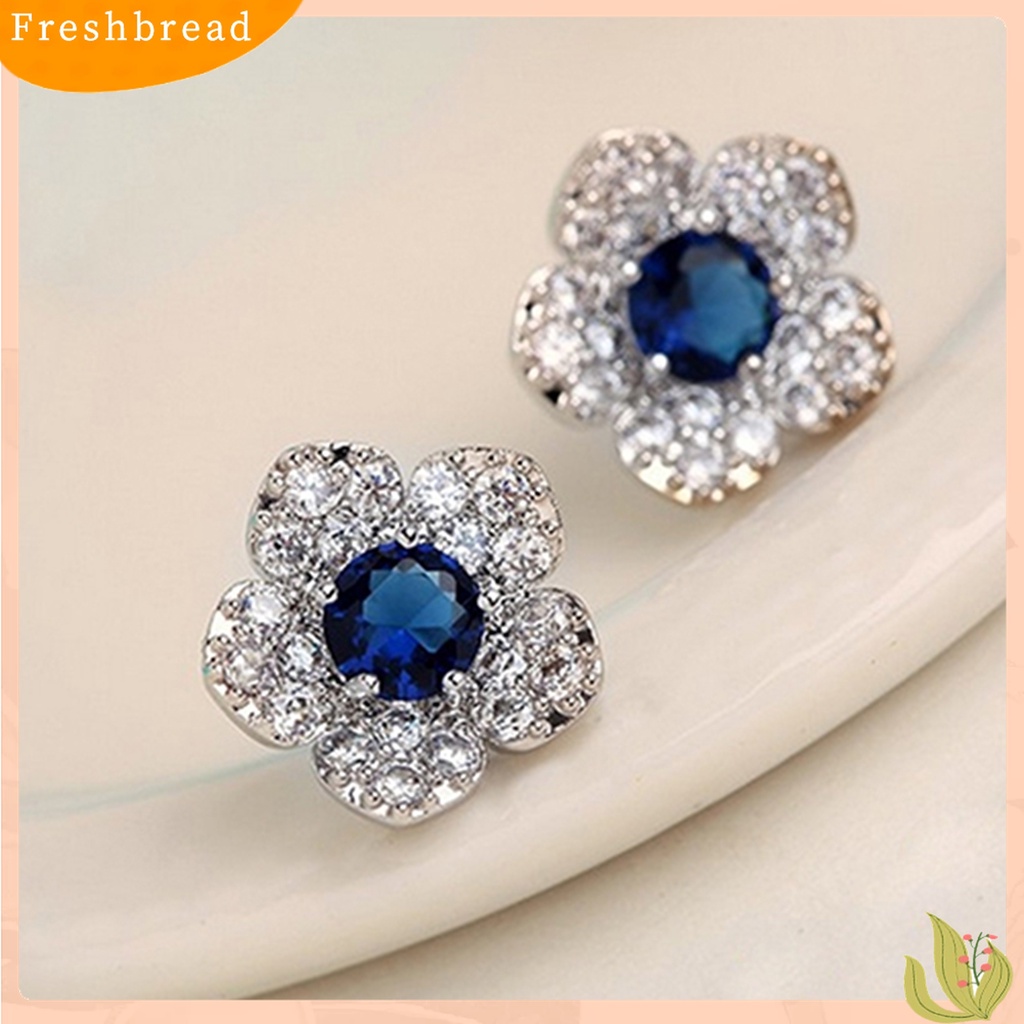 Fresh| Anting Stud Bentuk Bunga Aksen Berlian Imitasi Bahan Alloy Untuk Wanita