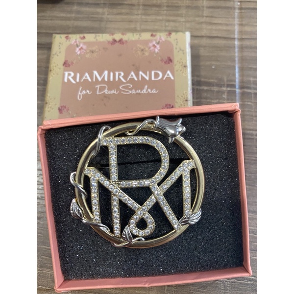 RIA MIRANDA BROOCH - BUTTONSCARVES  BAG ✨PRELOVED✨