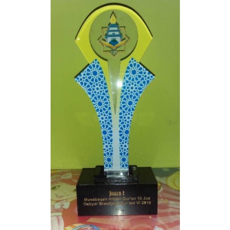 Piala MTQ Akrilik