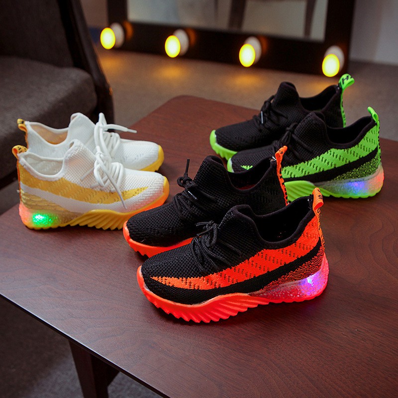 Sepatu Sport Anak Flash Led / Yezy Flash