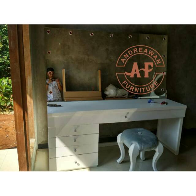 meja rias minimalis lampu / meja rias putih /meja rias jumbo furniture jepara