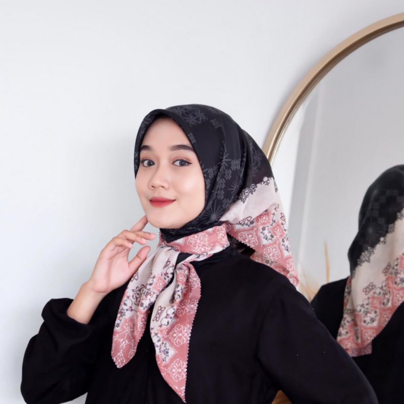 Square Motif Maira Part 1-M 22