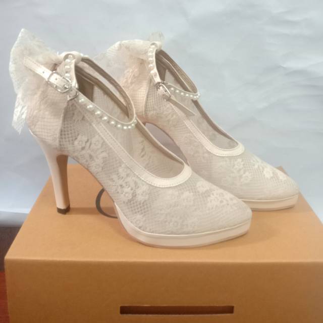 cream bridal shoes