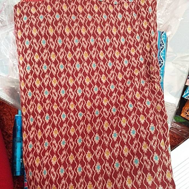 Rok kebaya warna maroon