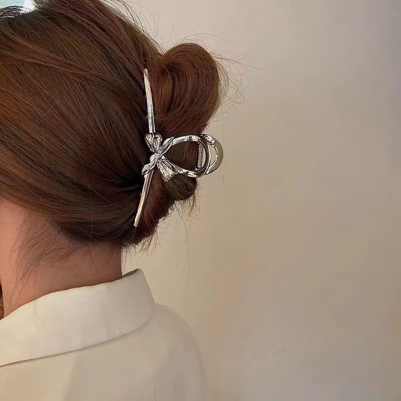 Jepit Rambut Bentuk Hiu Bahan Alloy Lapis Silver Untuk Wanita