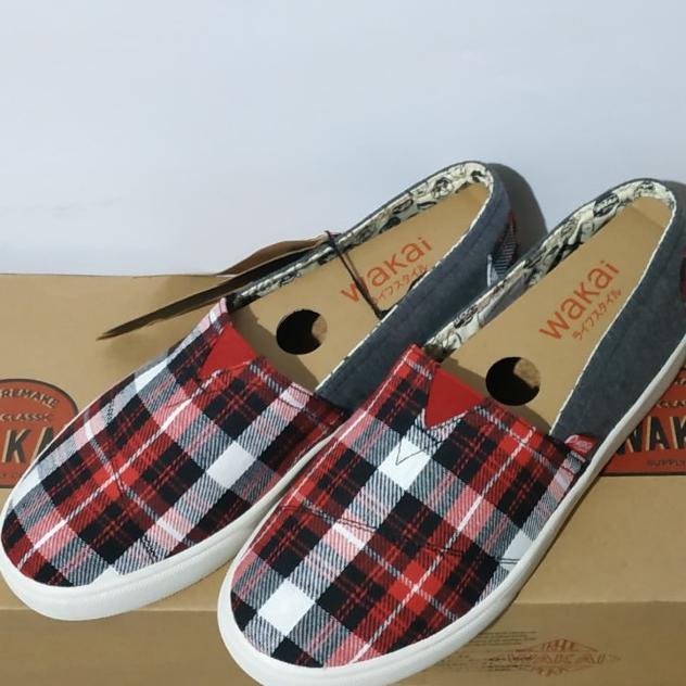 Sepatu Slip On Wakai Hashigo Plaid Black Red Original Bnib Murah