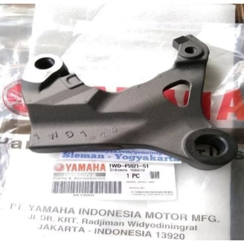 BREAKET DUDUKAN KALIPER CAKRAM BELAKANG YAMAHA R25 MT25 ORIGINAL YGP