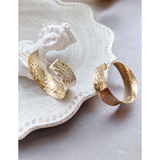 LRC Anting Tusuk Fashion Golden C-shaped Circle Alloy Spring Flower Concave-convex Earring