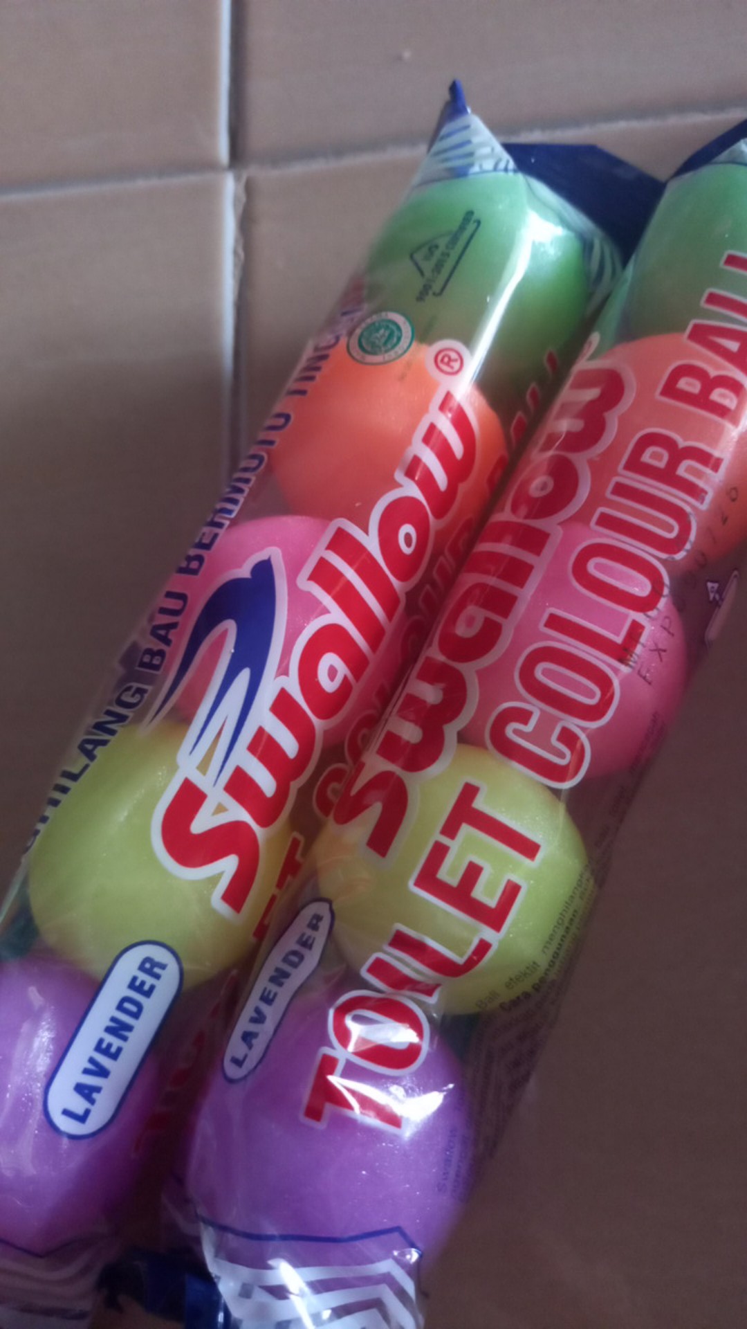 Swallow Kamper Toilet Kapur Barus Toilet Isi 5 Colour Ball/ Putih