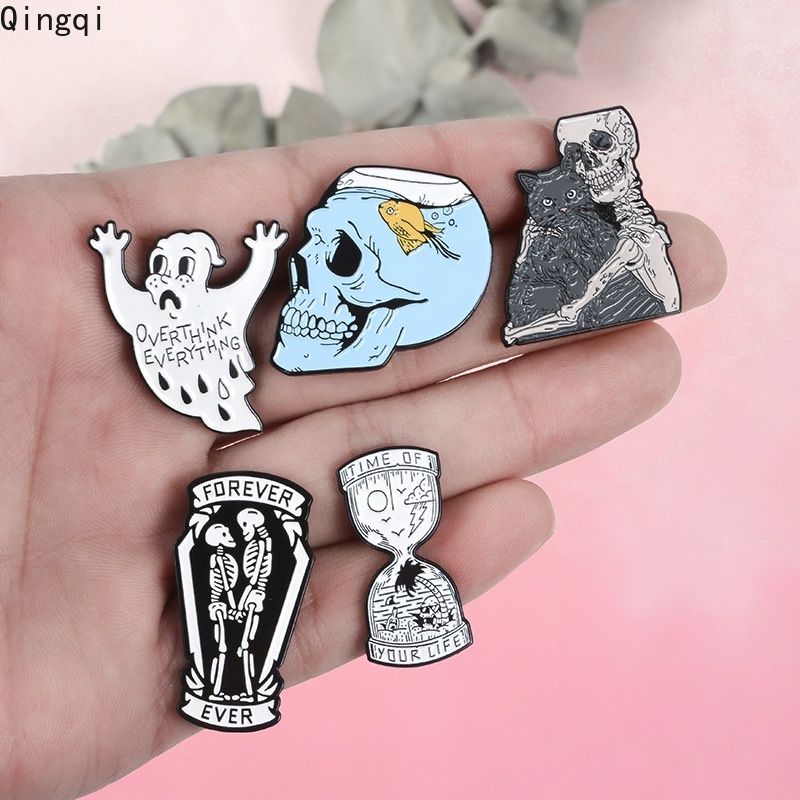 Bros Pin Enamel Desain Jam Pasirtengkorak Gaya Gotik