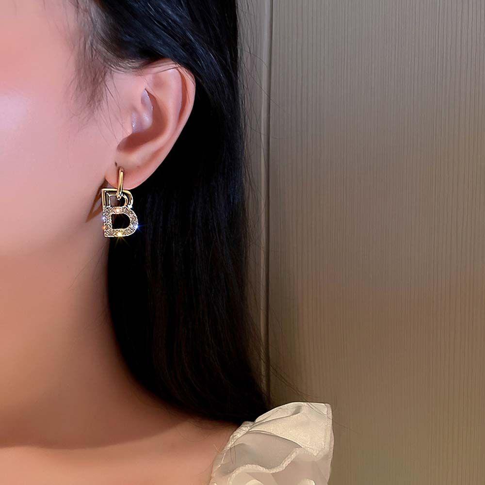 Anting Hoop Desain Huruf B Aksen Kristal Gaya Punk Elegan Untuk Wanita