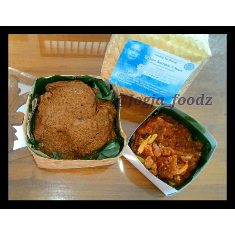 

Gudeg Yu Djum Paket Dada/Paha Atas+Paha+Sayap/Ati Ampla+Telur 4+Krecek Terbaik