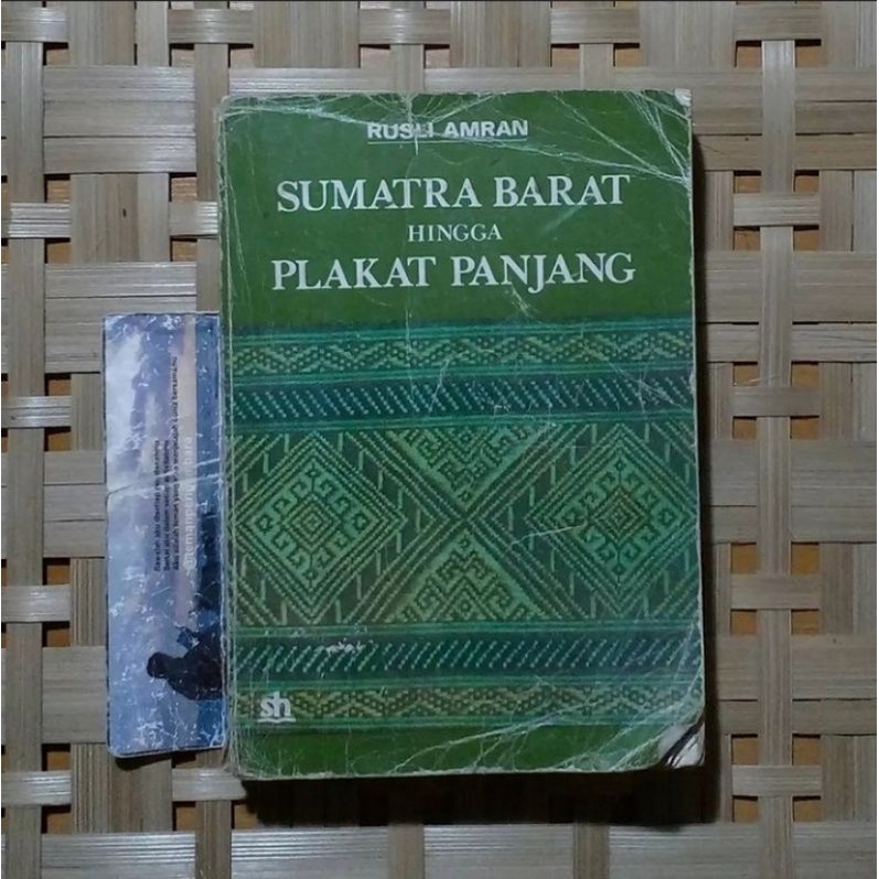 Sumatra Barat hingga Plakat Panjang - Rusli Amran