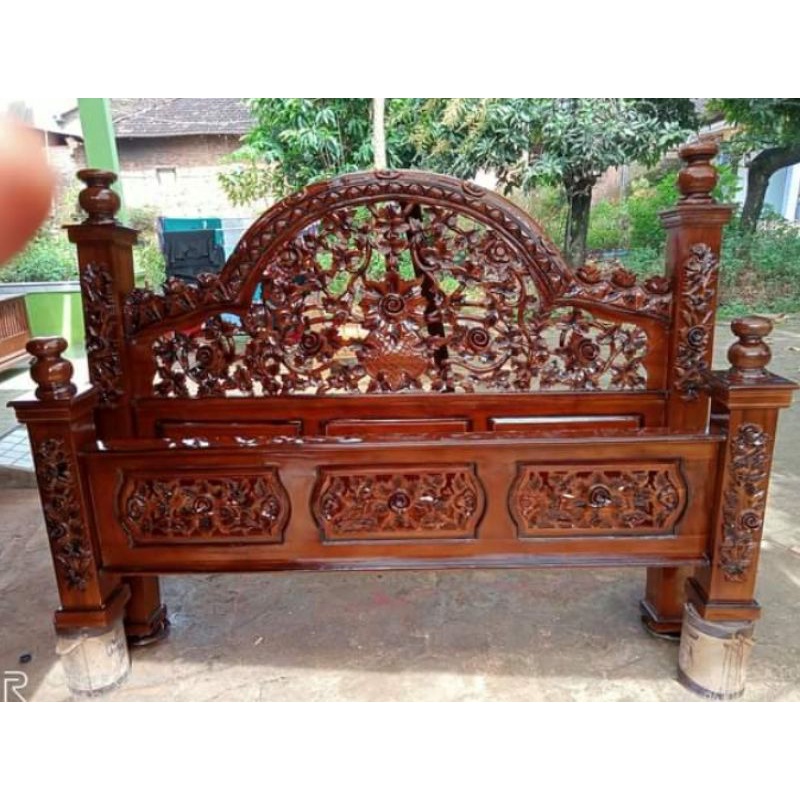 DIPAN ARWANA TEMPAT TIDUR UKIR JEPARA RANJANG JATI