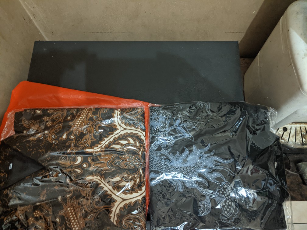 Naga Hitam Rahayu Kemeja Batik Pria Motif Naga Abu Hitam Lengan Pendek Berfuring Kemeja Premium