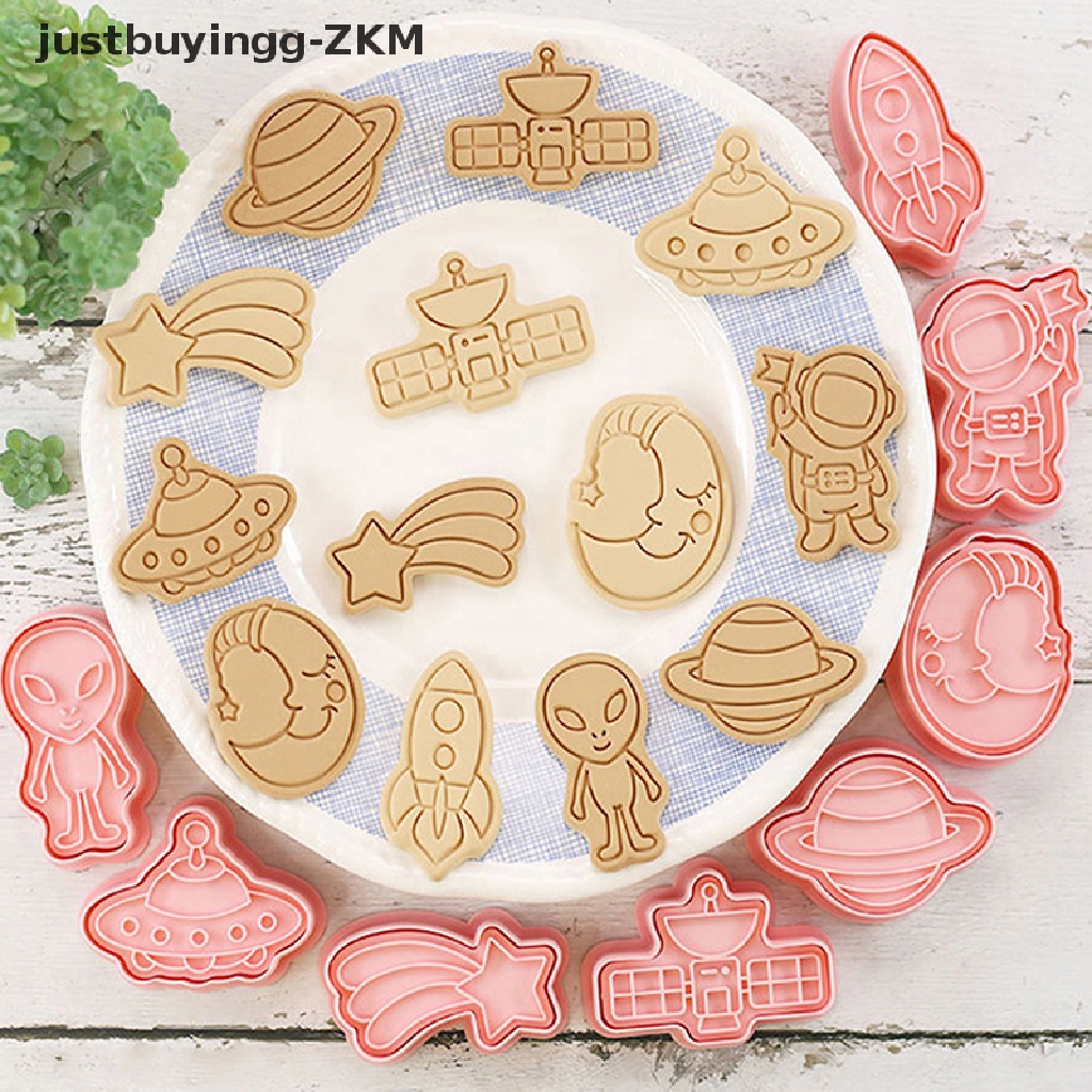 8pcs / set Cetakan Pemotong Biskuit / Cookies / Fondant Bentuk Kartun Astronot Luar Angkasa 3D DIY