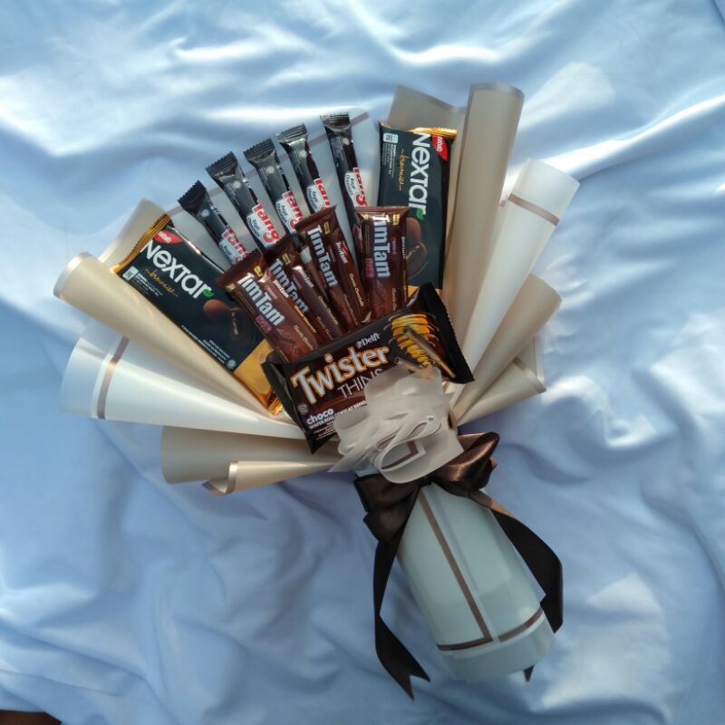 

Buket snack untuk wisuda/birthday/anniversary