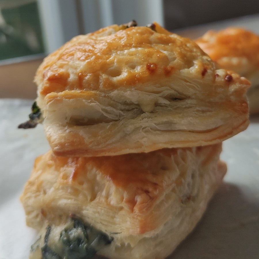 

Spinach & Mushroom Puff - 12 pcs