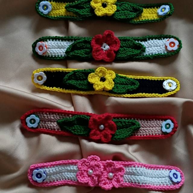 Konektor masker rajut bunga