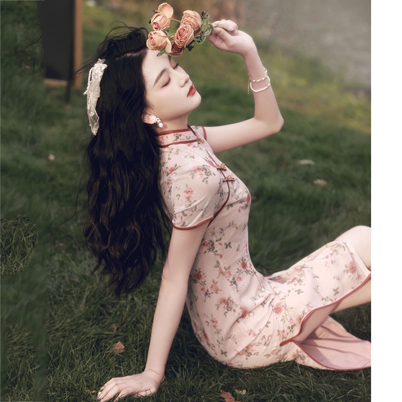 Cheongsam 2022 new style young style improved dress girl bone etching noble little man fashion sprin