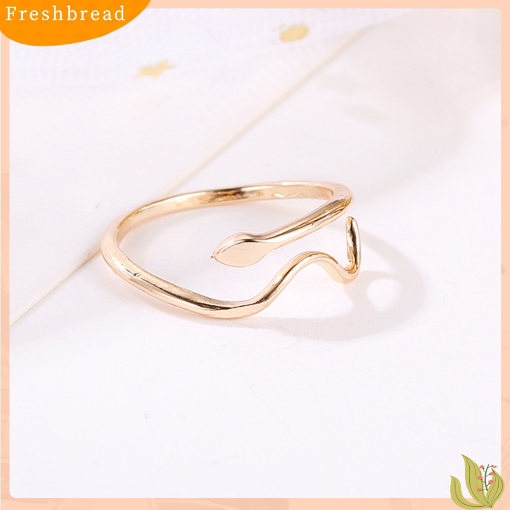 [TERLARIS]Fashion Adjustable Water Wave Ripple Women Finger Ring Party Jewewlry Decor Gift