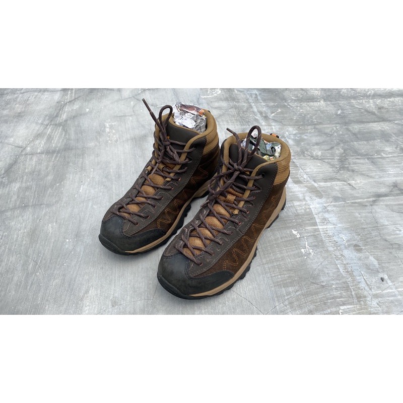 Sepatu gunung Rei seken terawat