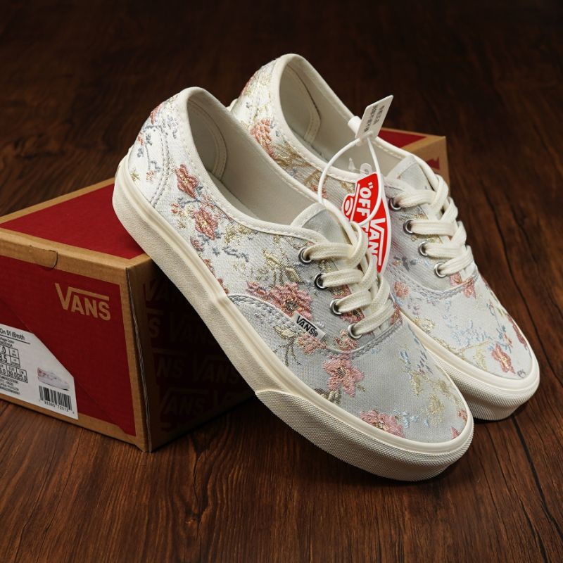 Sepatu Wanita Vans Authentic Tapestry