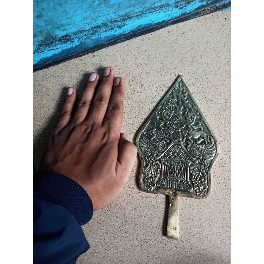 Koleksi Antik Gunungan Pewayangan Kuningan Model Lawas