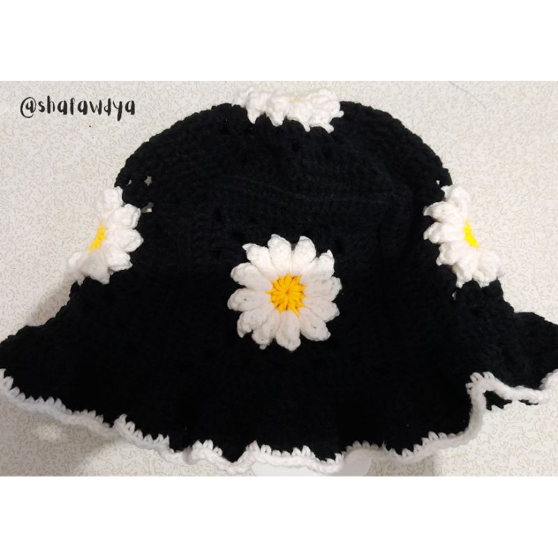 Daisy 3D Granny Square Bucket Hat