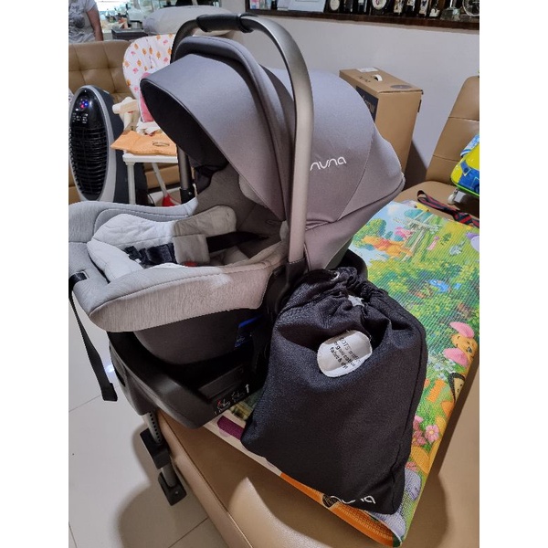 Harga sudah termasuk 1 set Mamas & papas stroller dan 1 set Nuna Pipa Lite Car seat