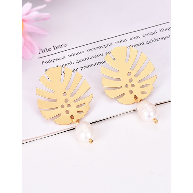 LRC Anting Tusuk Fashion Gold Alloy Leaf Pearl Stud Earrings F50954