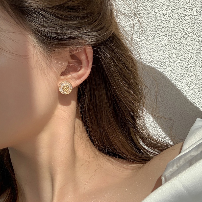 Anting Bulat Mawar Elegan Vintage Untuk Wanita Korea Aksesoris Telinga Mengkilap