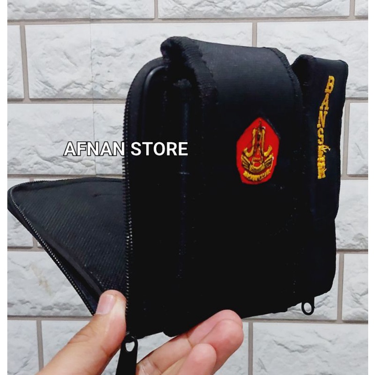 DOMPET BANSER