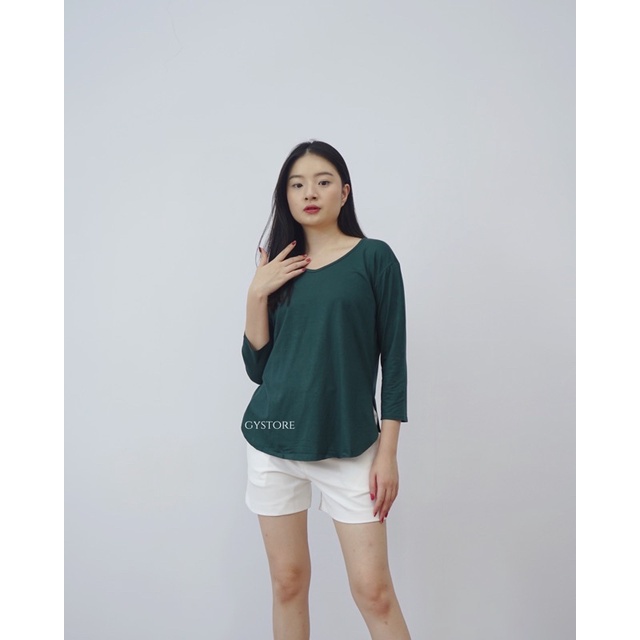 Kaos Basic Belah | Kaos V Neck