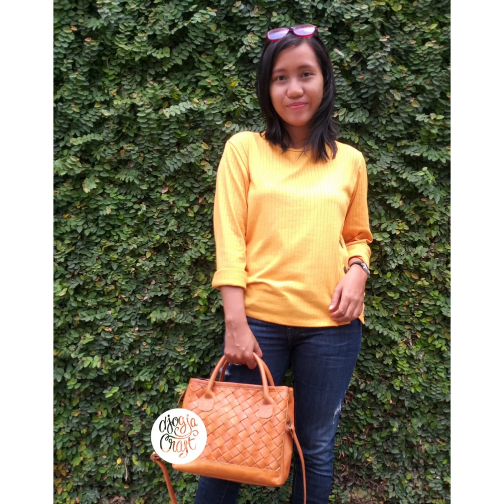 Tas Kulit WB Pull Up Anyam Miring Coklat Muda