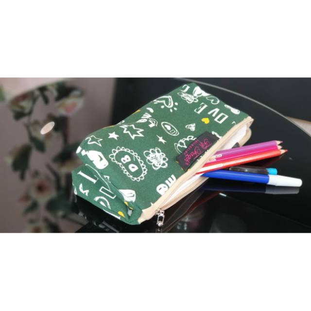 

FifiFaqih-Tepak / tempat pensil Double Motif Bahan kanvas