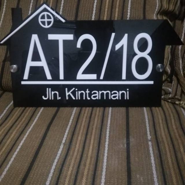 

Plakat nomor rumah acrylic tebal laser cutting