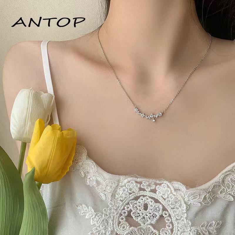 Kalung Choker Rantai Klavikula Hias Liontin Bunga Kristal Bintang Warna Silver Untuk Wanita