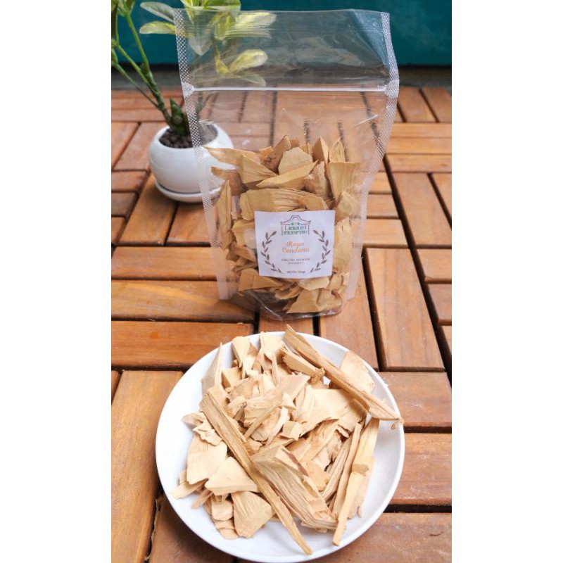 

Kayu Cendana Kering Iris Premium (Organik) - 100gram