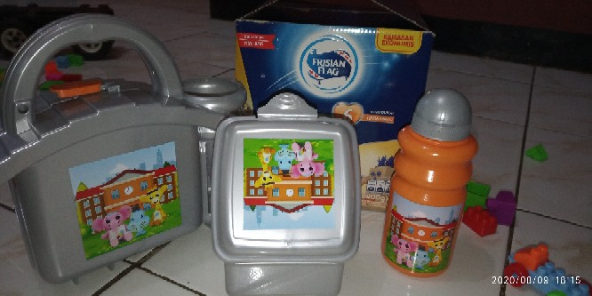 Lunch Set Tempat Makan Anak Frisian Flag
