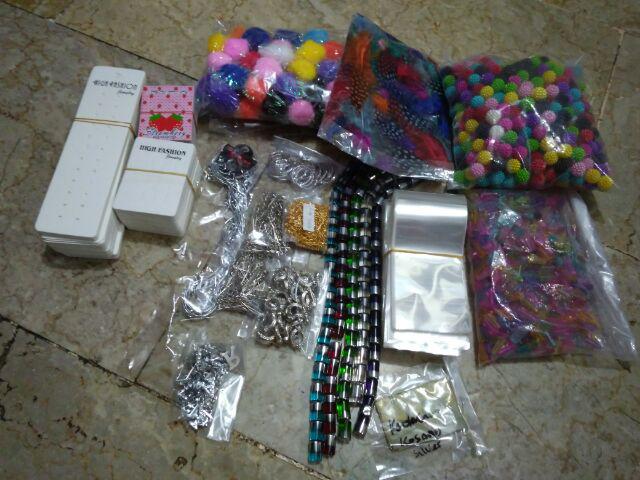 Pom-pom Kumis Uk 3cm /lusin