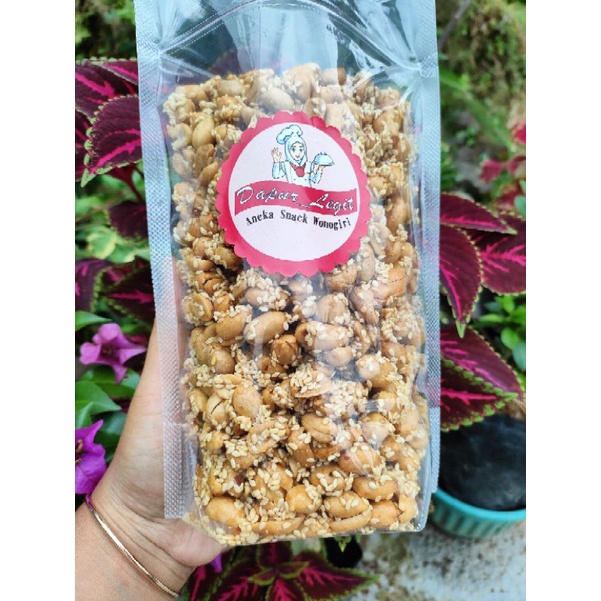 

KACANG MANIS WIJEN-CAMILAN KACANG MANIS WIJEN